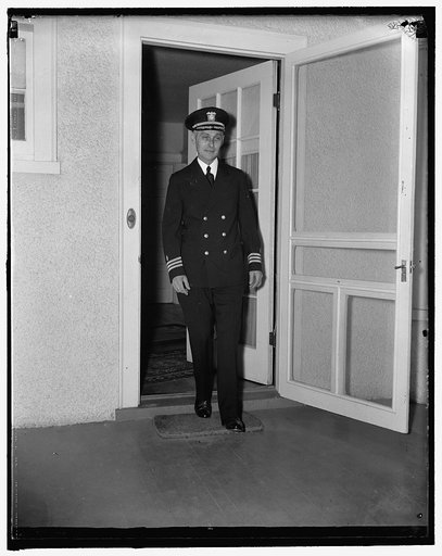 "Chief tooth puller for the president." Washington, D.C., Nov 25. Commander Arther H. Yando, Dental Corp of the U.S. Army, who has been taking of the President's dental needs and who pulled a molar for the President takes time out for a picture while leaving the White House. 11/25/37
