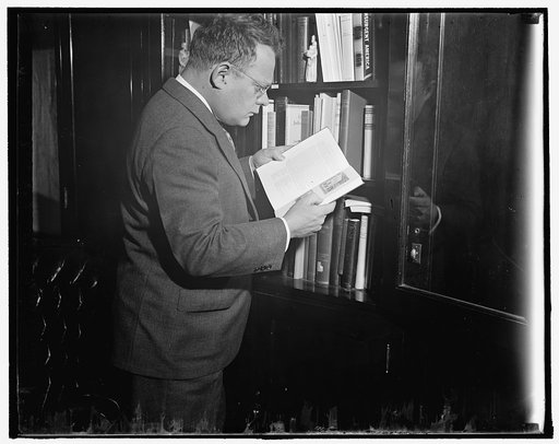 Texas Solon goes back to studies. Washington, D.C., Nov. 27. Rep. Maury Maverick, Democrat of Texas, went back to his classes at St. Mary's University during the recent recess of Congress, studying economics and government. The honor roll just released from the University at San Antonio showed the f