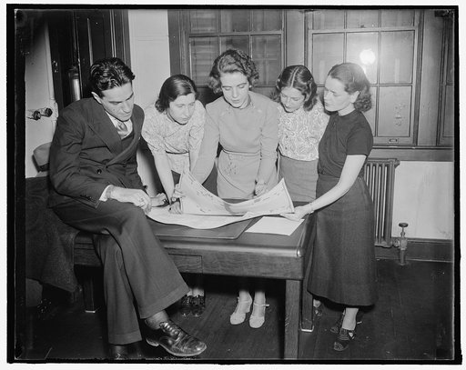 Federal workers school. Public relations and trade unions. This course taught by Miss Jessica Buck, will familiarize the student with all forms of trade union publicity, including newspaper, radio, union publications and leaflets. Miss Buck (center) is explaining newspaper make-up to the students in