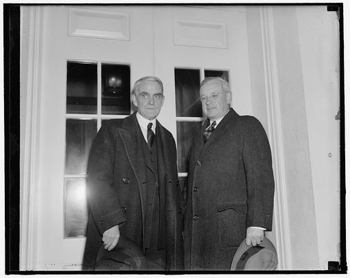 Landon pays respects to Roosevelt. Washington, D.C., Dec. 10. Former Gov. Alf Alndon, right, of Kansas and Sen. Arthur Capper, of Kansas, paid their respects to President Roosevelt today. They are shown just before entering the White House offices, Landon will accompany the President to the Gridiron
