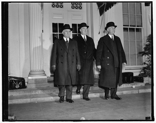 President resumed discussions with utility. Washington, D.C., Dec. 21. President Roosevelt today resumed his discussions with utility company executives on federal power policies. Rate-making and other questions were discussed with Frank R. Philips, (right) President of the Duquesne Light Company of