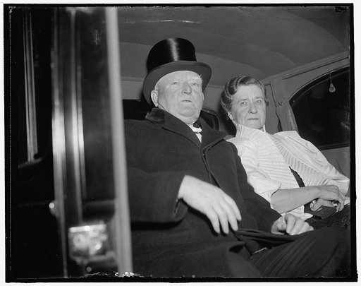 Garners arrive at White House. Washington, D.C., Jan. 6. Vice President and Mrs. John N. Garner as they arrived at the White House tonight to attend the dinner given in their honor by President and Mrs. Roosevelt. This is one of the few occasions during the year that the Vice President dons formal a