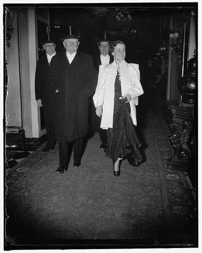 Garners leave for White House dinner. Washington, D.C., Jan. 6. Vice President and Mrs. John N. Garner leaving their apartment in the Washington Hotel tonight to attend the Vice President's dinner at the White House. They are accompanied by Rep. Lindsey Warren and Rep. Jerry Cooper, 1/6/38
