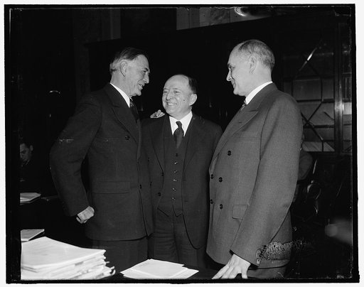 Describes wire-tapping of government phones. Washington, D.C., Jan. 17. Louis R. Glavis, former Interior Department Investigator, today described to the Senate Public Lands Committee how wire-tapping of department telephones was carried on after he discussed leakage of information with Secretary Ick