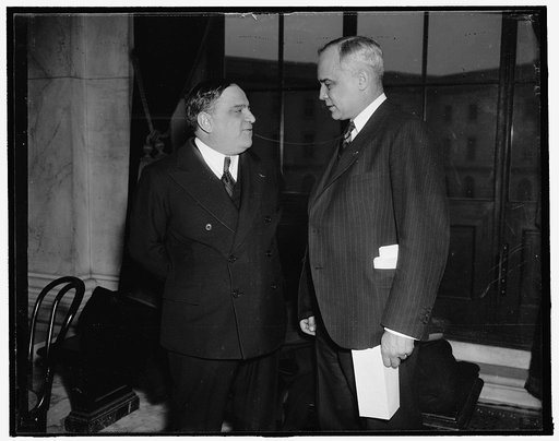 Mayors meet at senate hearing. Washington, D.C., Jan. 17. Mayors of two of the country's largest cities, New York, Fiorello La Guardia (left) and Mayor Harold H. Burton of Cleveland met today at the Capitol where both appeared to testify before the Senate Unemployment and Relief Committee on possibl