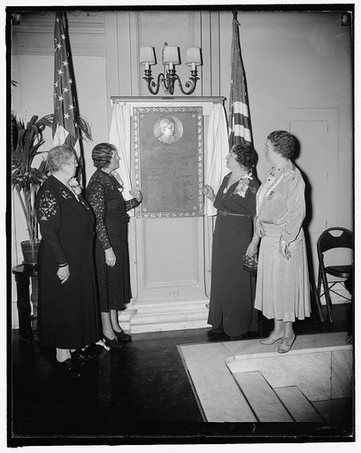 Unveiling of plaque in Willard lobby. Mrs. Frances M. Kul[...