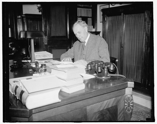 Resigns from senate. Washington, D.C., Jan. 28. Senator Frederick Steiwer, Republican of Oregon, who yesterday resigned from his seat in the United States Senate. He announced today that he will become a partner in a Washington law firm, 1/28/38