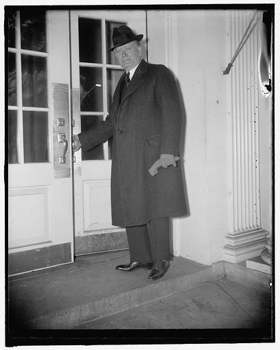 Idaho Senator luncheon guest of president. Washington, D.C., Jan. 28. Senator William E. Borah, of Idaho, arriving at the White House today for a luncheon engagement with President Roosevelt. Borah, long an ardent "Trust Buster", was expected to discuss the Anti-Monopoly Bill, now before the Senate,