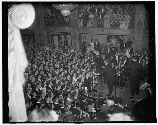Screen and stage star entertains crowd at president's birthday ball. Washington, D.C., Jan. 29. Ray Bolger, rubber-legged dancing start of screen and stage, entertains the huge crowd attending the President's Birthday Ball at the Mayflower Hotel, 1/29/38