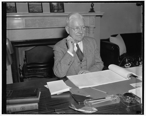 New Senator from Oregon. Washington, D.C., Feb. 14. Senator Alfred Evan Reames, of Medford, Ore. who replaced Sen. Frederick Steiwer, R. of Oregon, photographed at his desk to day in the Senate Office Building, 2/14/38