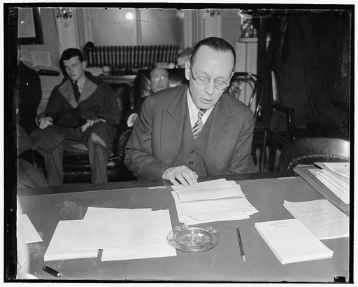 Justice U.S. Court of Appeals. Washington, D.C., Feb. 18. A new informal picture of Harold M. Stephens, Associate Justice of the U.S. Court of Appeals, 2/18/38