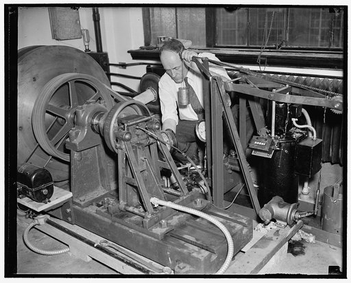 New machine to test brake linings designed by Bureau of Standards. Washington, D.C., March 16. A new machine, both in design and operations, has been installed at the National Bureau of Standards for the testing of brake linings. The machine permits the study of brake linings under conditions closel