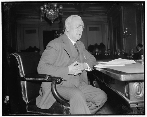 Pettengill bill will affect waterfront labor senate committee told. Washington, D.C., March 17. F.S. Davis, of the Boston Chamber of Commerce, today told the Senate Interstate Commerce Subcommittee that passage of the Pettengill Bill permitting railroads to charge lower rate for long hauls than for 