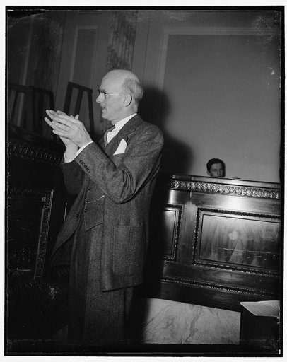 Suggests unemployment insurance be modified to include dependants. Washington, D.C., March 19. Appearing before the Senate Unemployment and Relief Committee today, William Hodson, New York City Commissioner of Welfare, suggested modification of the Unemployment Insurance Act so that the basic paymen