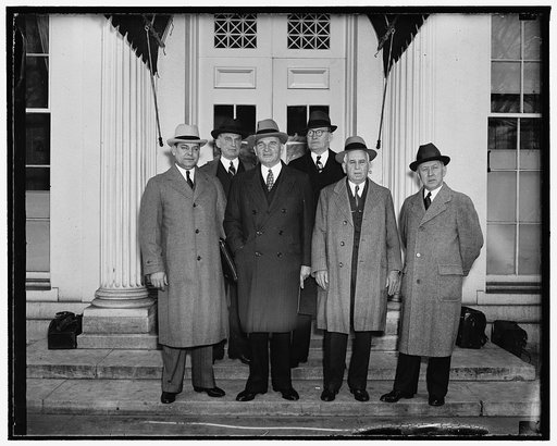 Chief Executive discusses rail problems with R.R. Heads. Washington, D.C., April 4. Following a conference [..] President Roosevelt today, representatives of rail [...] and management indicated the chief executive would probably send a special message on railroad problems to congress sometime this w