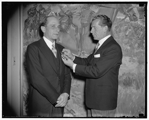 Edward Weintel receives medal from Polish Govt. (see D-3596)