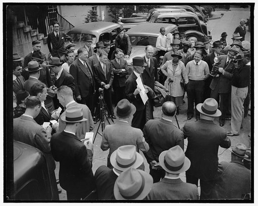 Townsened pardoned. Washington, D.C., April 18. Newspapermen, photographers and court attaches surround Dr. Francis E. Townsend, old-age pension planner, as he displays his pardon from a 30-day jail sentence from President Roosevelt today. The pardon for the sentence he received for contempt of the 