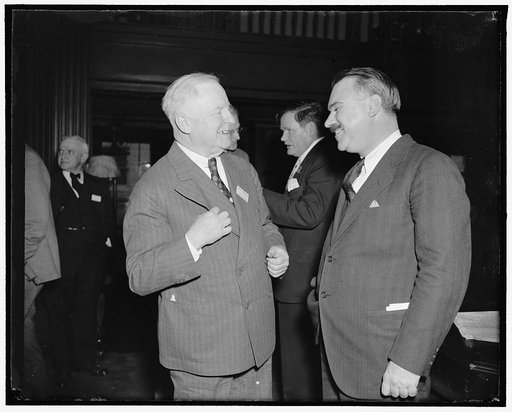 At meeting of newspaper editors. Washington, D.C., April 21. William Allen White, (left) Editor of the Emporia (Kan.) Gazette, and Franklyn Waltman, new publicity chief of the G.O.P., exchange pleasantries as the attend the opening session of the Sixteenth Annual Convention of the American Society o
