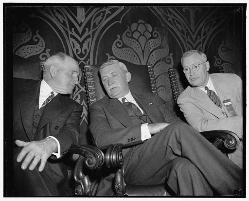 Big business. Washington, D.C., May 4. Troubles besetting big businesss were discussed in this impromptu huddle today at the 26th Annual Meeting of the United States Chamber of Commerce. Pictured, left to right, are: J.J. Pelley, President Association of Railroads; William S. Knudsen, President of G