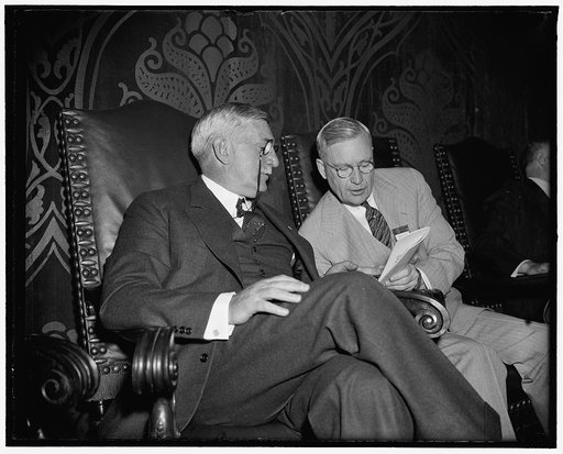 Off-the-record. Washington, D.C., May 4. William S. Knudsen, (left) President of General Motors, today in a talk before the 26th Annual Meeting of the United States Chamber of Commerce forecasts that the Federal Government will eventually step in to break up sit-down strikes. He is pictured with Geo