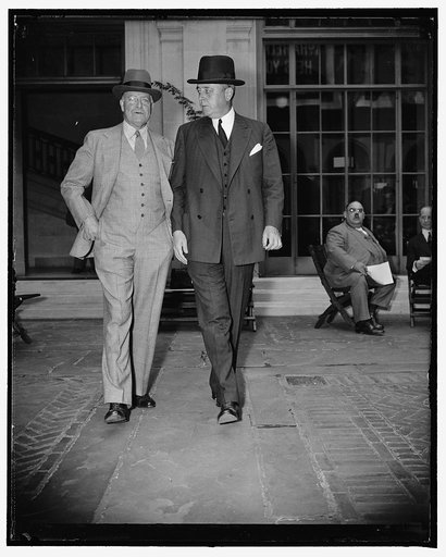 At U.S. Chamber of Commerce Meeting. Washington, D.C., May 4. Among the big business leaders attending the 26th Annual Meeting of the United States Chamber of Commerce are, Lewis Pierson, (left) Chairman of the Board, Irving Trust Co. New York City., and Clay Williams, R.J. Reynolds Tobacco Co., the
