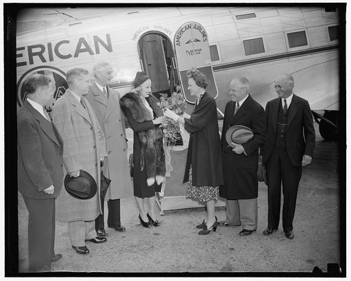 Hollywood star arrives to participate in celebration of National Airmail Week. Washington, D.C., May 15. A typical Hollywood reception was accorded Miss Marion Weldon, Paramount starlet, as she arrived in Washington today to represent the movie city in participating in National Airmail Week. Miss We