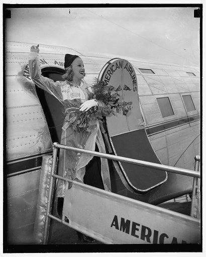 Hollywood starlet arrives to participate in National Airmail Week. Washington, D.C., May 15. Miss Marion Weldon, Paramount starlet, waves a greeting to the throng as she arrived at Washington Airport today to participate in National Airmail Week as a representative of the film city. Miss Weldon was 