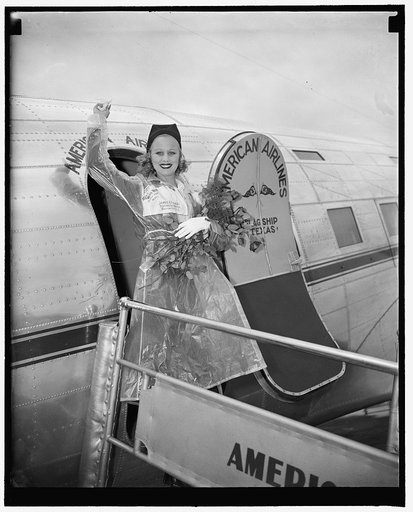 Hollywood starlet arrives to participate in National Airmail Week. Washington, D.C., May 15. Miss Marion Weldon, Paramount starlet, waves a greeting to the throng as she arrived at Washington Airport today to participate in National Airmail Week as a representative of the film city. Miss Weldon was 