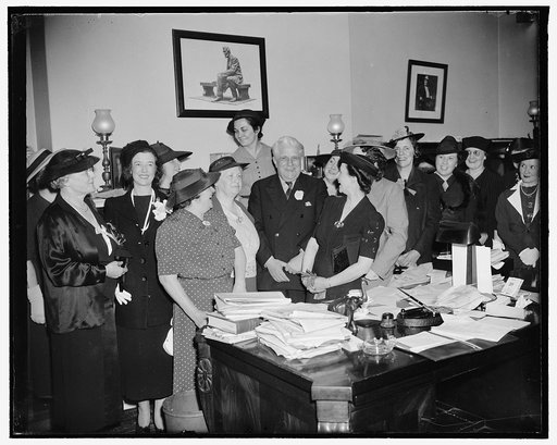 Pittsburgh women urge enactment of amendment to adminsitration's recovery program. Washington, D.C., May 23. Led by Mrs. Arnold M. Replogle, a delegation of Pittsburgh women today called on Senator James J. Davis to urge enactment of a amendment to administration of relief to local bodies, 5/23/38