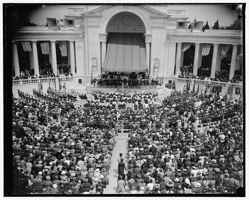 Honors America's war dead at Arlington. Washington, D.C., May 30, A general scene in the amphitheater at Arlington National Cemetery today as thousands gathered to pay tribute to America's war dead this Memorial Day. Senator David I. Walsh, of Massachusetts, delivered the principal address, 5/30/38