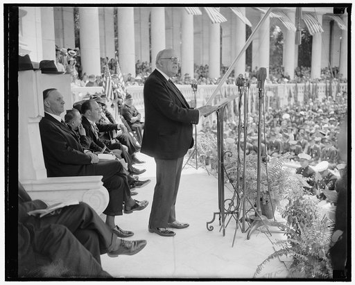Massachussetts senator pays tribute to America's war dead. Washington, D.C., May 30, United States Senator David I. Walsh of Massachusetts, delivering the principal address to the thousands gathered at Arlington National Cemetery to honor America's war dead today, Memorial Day, 5/30/38