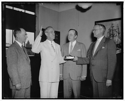 New Navy Navigation Chief takes oath. Washington, D.C., June 11. Rear Admiral J.O. Richardson, recently named Chief of the Navy Bureau of Navigation, to succeed Rear Admiral Adolphus Andrews, was administered the oath and assumed his new duties today at the Navy Department. Pictured, left to right a