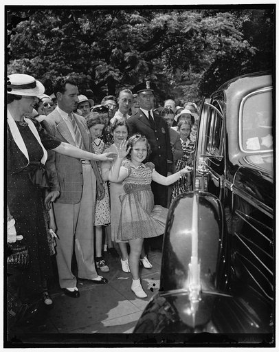 Shirley sees her old friend the president. Washington, D.C., June 24. Shirley Temple leaving the White House offices of the president today after a very important conference with the President. Shirley told the President about losing a tooth last night, and he told her about Sistie and Buzzie losing