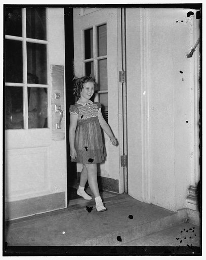 Shirley sees her old friend the president. Washington, D.C., June 24. Shirley Temple leaving the White House offices of the president today after a very important conference with the President. Shirley told the President about losing a tooth last night, and he told her about Sistie and Buzzie losing
