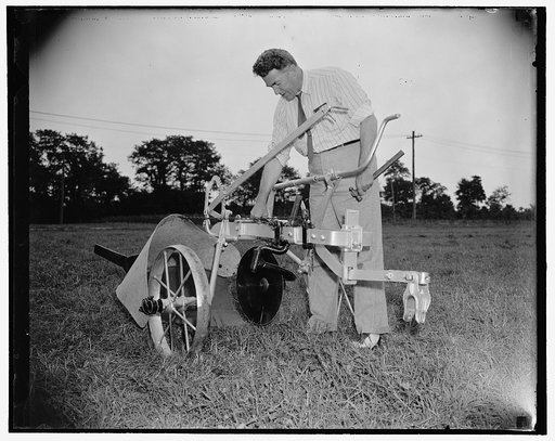 The latest in plows. Washington, D.C., July 14. R.B. Gray, Chief of the Div. of Mechanical Equipment, U.S. Bureau of Agricultural Engineering, tightens a nut on a self-aligning jointer. An invention which helps to do a better job of plowing while reducing the power requirement 10 to 15 percent. The 
