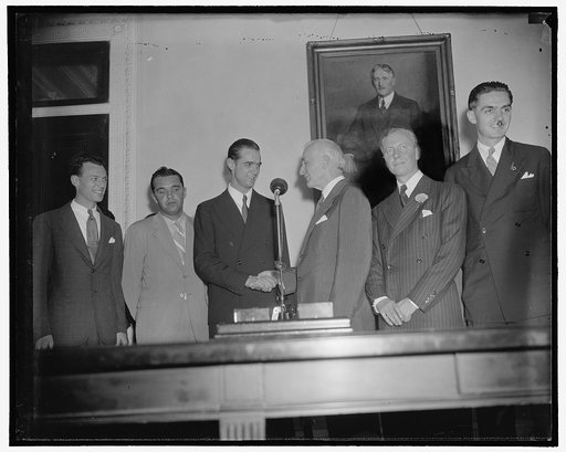 Sec. of State greets Hughes on his arrival in Washington. Washington, D.C., July 21. Sec. of State Cordell Hull, ranking cabinet member in the Capitol, officially greeted Howard Hughes and his crew upon their arrival in the Capitol, they are shown in the office of the Secretary of State, left to rig