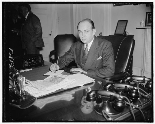 Gibbs Lyons, Chief Nat'l Bank Examiner of 6th Federal Res. Dist.