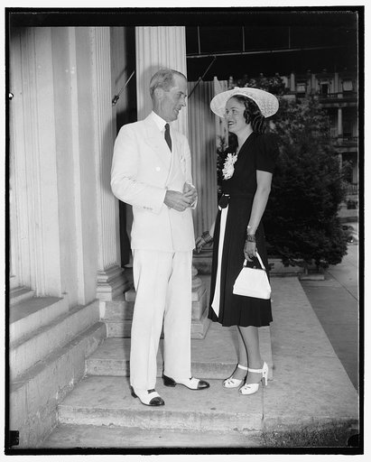 Beauty contest winners visit the White House. Washington, D.C., Aug. 4. Marvin McIntyre, Secretary to the President greets Miss Dorothy Parker, of Washington, DC, winner of the beauty contest held in Washington annually. 18yrs old, she weighs 112lbs, and is 5 feet, 4 inches, in height, Miss Parker, 