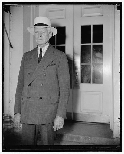 White House Caller. Washington, D.C., Aug. 16. Sen. Elbert Thomas, D. of Okla, leaving the White House today after thanking Pres. Roosevelt for coming thru his state, 8/16/38