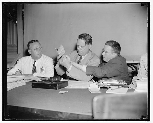 View communist evidence uncovered by ace investigator. Washington, D.C., Aug. 18. Immediately after reaching Washington today, Edward F. Sullivan, (right) ace investigator for the Special House Committee investigating Un-American activities, went into a huddle with Chairman Dies and explained eviden