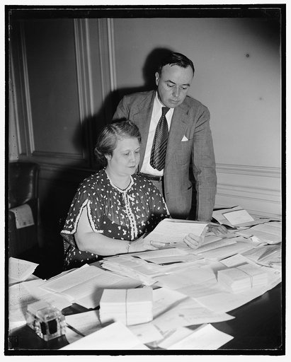 New Wage-Hour Administrator gets helping hand from missus. Washington, D.C., Aug. 18. Working without pay, Mrs. Elmer F. Andrews, wife of the newly appointed Wage-hour Administrator, is helping her husband organize his new office force which has already been swamped with thousands of letters from em