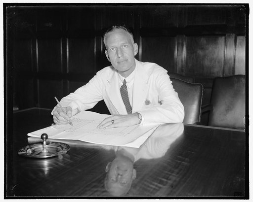 Secretary of Civil Aeronautics Authority. Washington, D.C., Aug. 22. Paul Frizzell, recently named Secretary of the Civil Aeronautics Authority, photographed at his desk today, 8/22/38