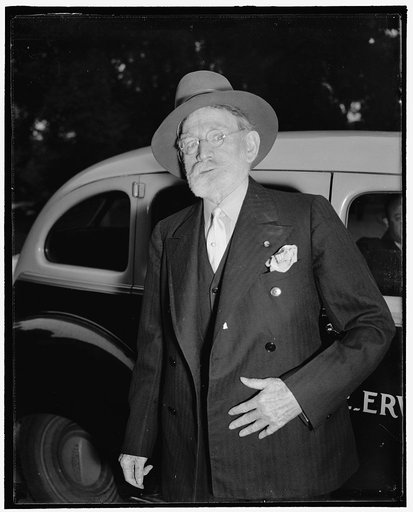 Illinois Senator sees President. Washington, D.C., Sept. 17. Senator J. Ham Lewis, Democrat of Illinois and a member of the Senate Foreign Relations, leaving the White House today after a conference with President Roosevelt, 9/17/38