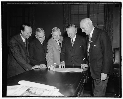 World industrialists meeting in Capitol. Washington, D.C., Sept. 19. Men who manage industry in all parts of the world gathered in the Capitol today as delegates to the Seventh International Management Congress. Pictured just before the opening session are, left to right: William L. Batt, President,