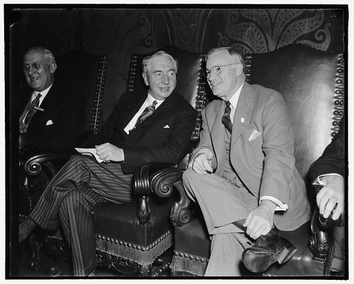 In spotlight at International Management Congress. Washington, D.C., Sept. 19. George H. Davis, (right) President of the U.S. Chamber of Commerce, and Viscount Leverhulme, President of the International Committee of Scientific Management, discuss world business problems as they met for the opening s