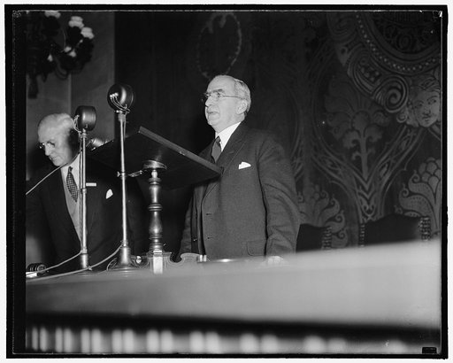 Delivers address of welcome to word industrialists. Washington, D.C., Sept. 19. George S. Messersmith, Assistant Secretary of State, delivering for Secretary Hull and address of welcome to delegates from all over the world attending the Seventh International Management Congress which convened at the