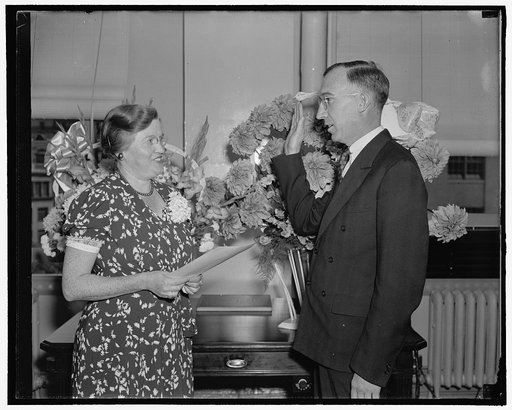 New FCA Governor takes oath of office. Washington, D.C., Sept. 21. Forrest F. Hill, who yesterday was named Governor of the Farm Credit Administration by President Roosevelt, was administered the oath of office today by Miss Elsie England; Secretary to the General Counsel of the FCA. Hill succeeds W