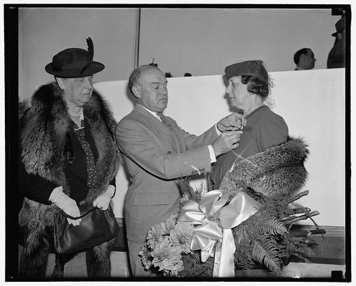 Wife of Secretary of State first to enroll in Red Cross for 1939. Washington, D.C., Sept. 26. To Mrs.Cordell Hull, wife of the Secretary of State, went the honor today of becoming the first official Red Cross member in the nation during the roll call for 1939. Her membership was immediately flown to