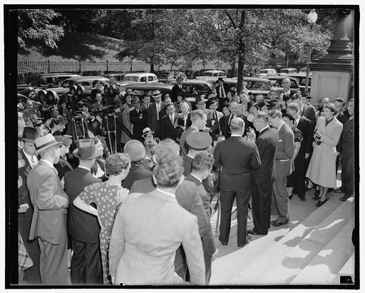 ...] Minister & crowd at State Dept. ([...] every thing in neg)