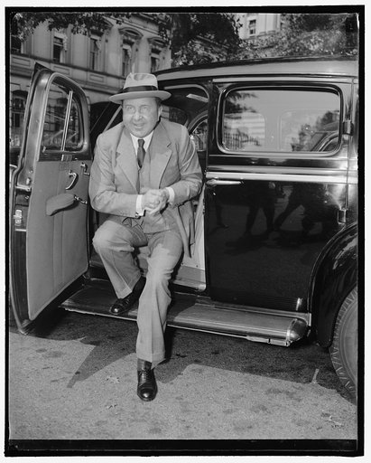 German Ambassador [...]on Secretary of State. Washington, D.C., Sept. 28. The German Ambassador Hans Dieckhoff didn't seem to have a care in the world as he stepped from auto at State Department today for a call on Secretary Hull. After the talk with Secretary Hull, Ambassador Dieckhoff told newsmen